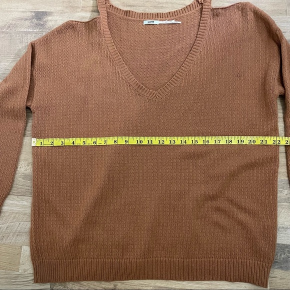 Urban Outfitters | Kimchi Blue Dusty Rose Cold-shoulder Knit - Picture 12 of 12